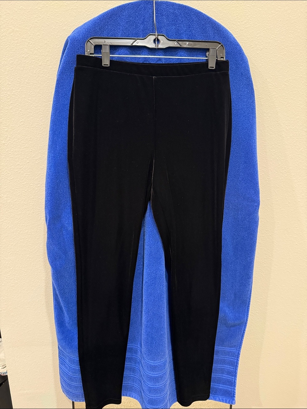 Black Women's Stretch velvet Pull-On Pants